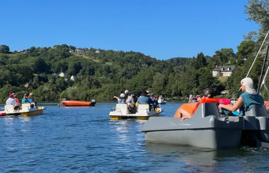 Lac d'Aydat : Détente et Loisirs Nautiques